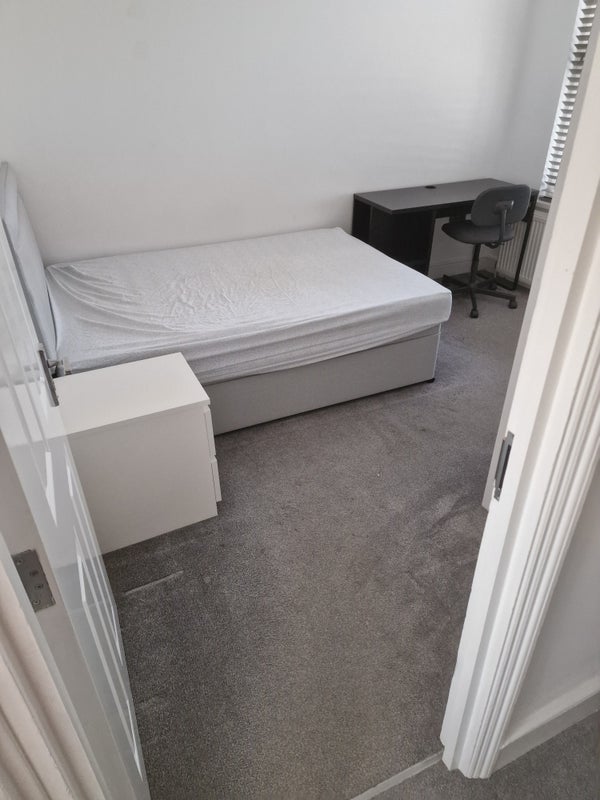 Room Ceres Road in Greater London