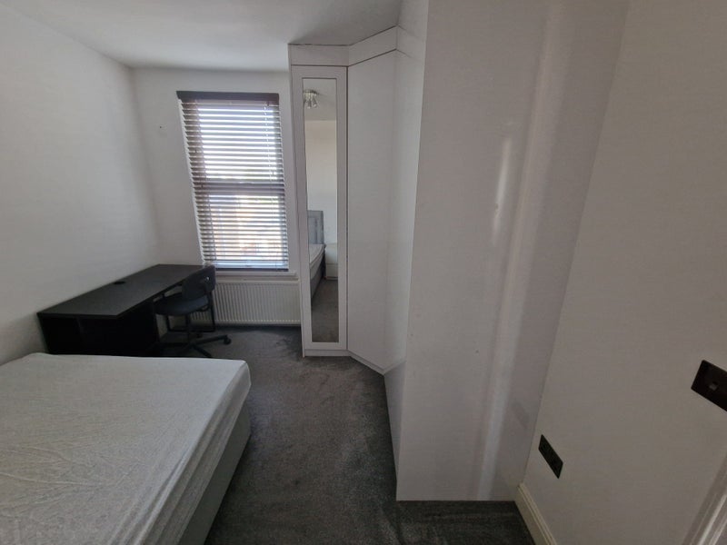 Room Ceres Road in Greater London