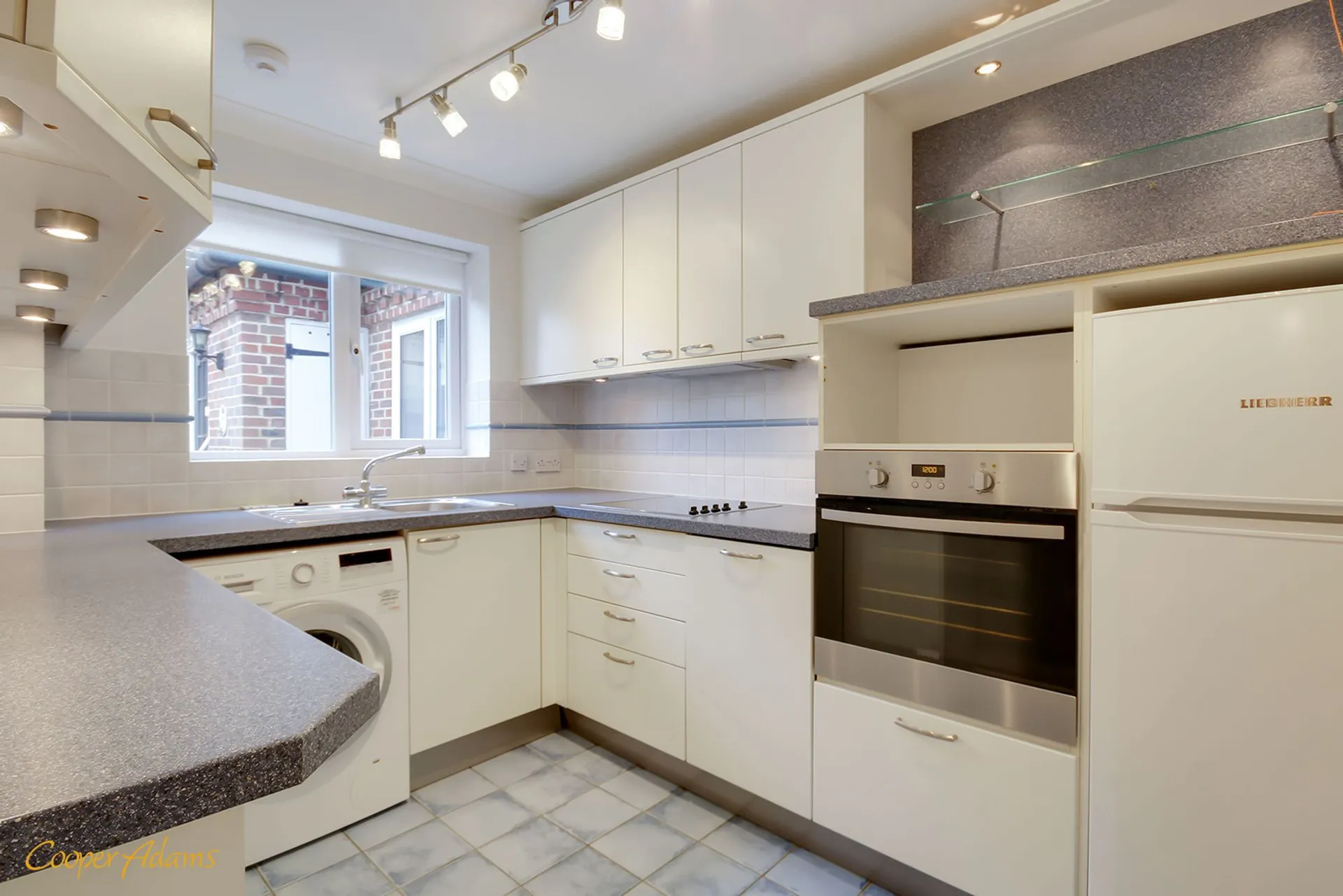 Flat Arundel Road in Arun