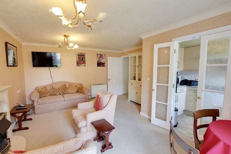 Flat Bythesea Road in Trowbridge