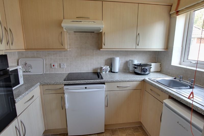 Flat Bythesea Road in Trowbridge