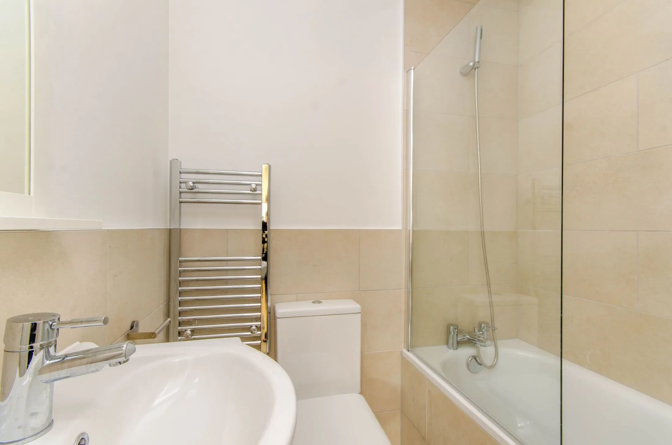 Flat Goswell Road in Greater London