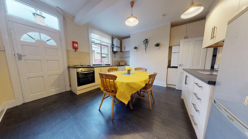Flat Wetherby Grove in Leeds