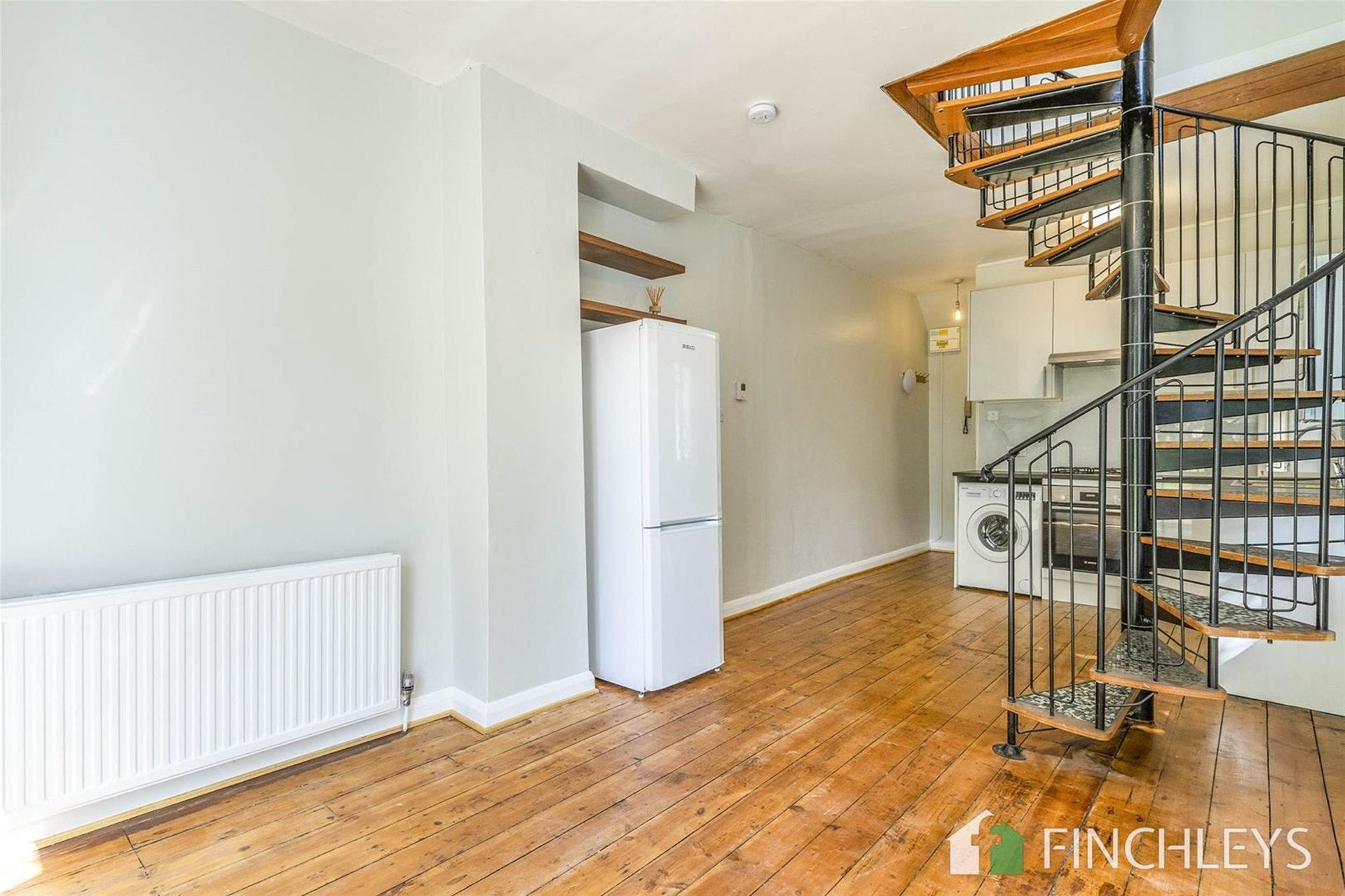 Flat Crescent Rise in Greater London
