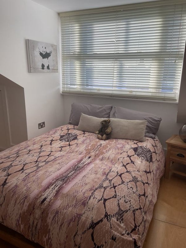 Room Sefton Street in Greater London