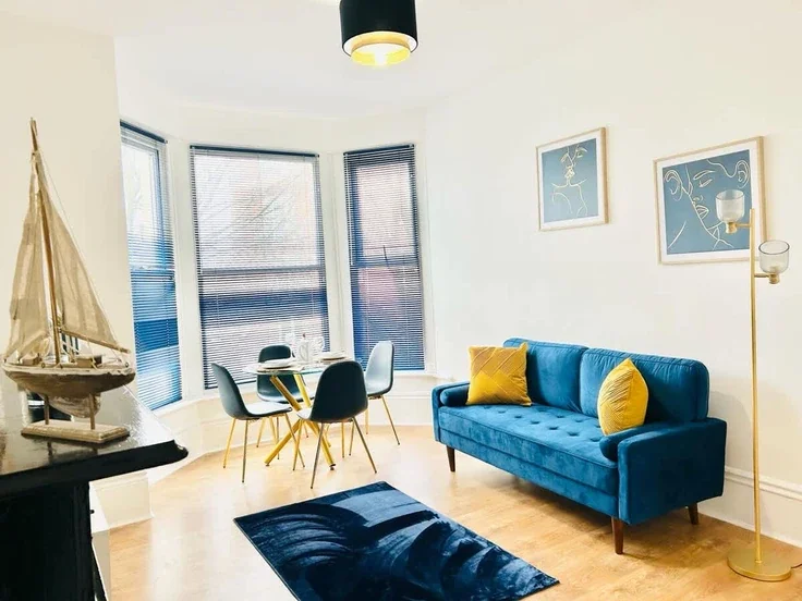 Flat Palmerston Road in Portsmouth