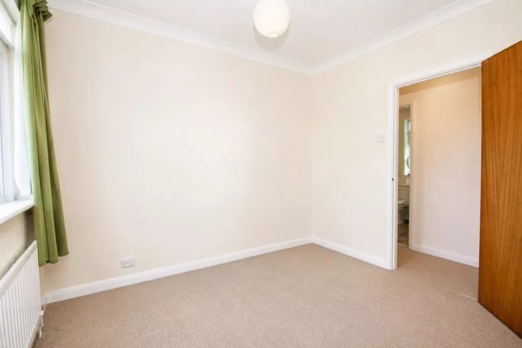 Flat Guildford Road in Mole Valley