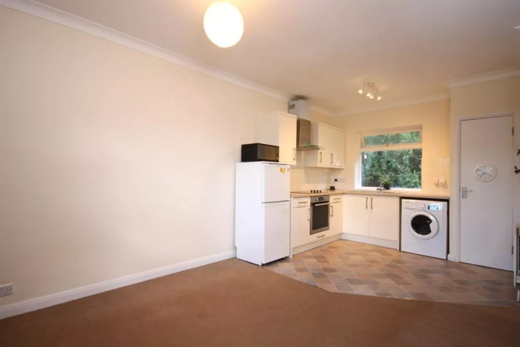 Flat Guildford Road in Mole Valley