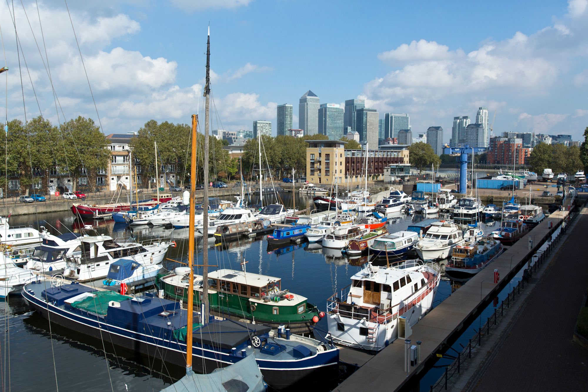 Flat Dunnage Crescent in Greater London