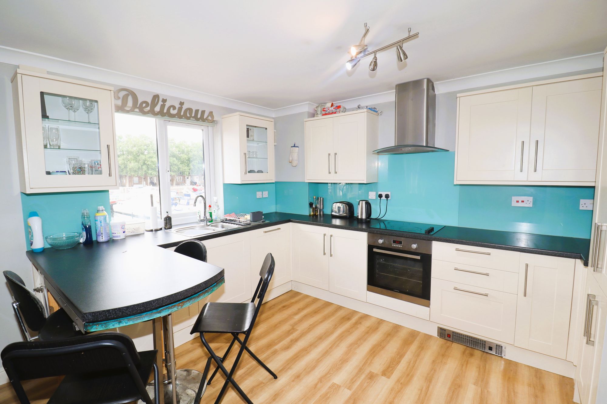 Flat Dunnage Crescent in Greater London