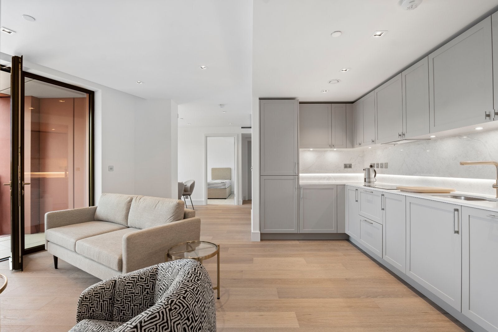 Flat Maida Avenue in City of Westminster