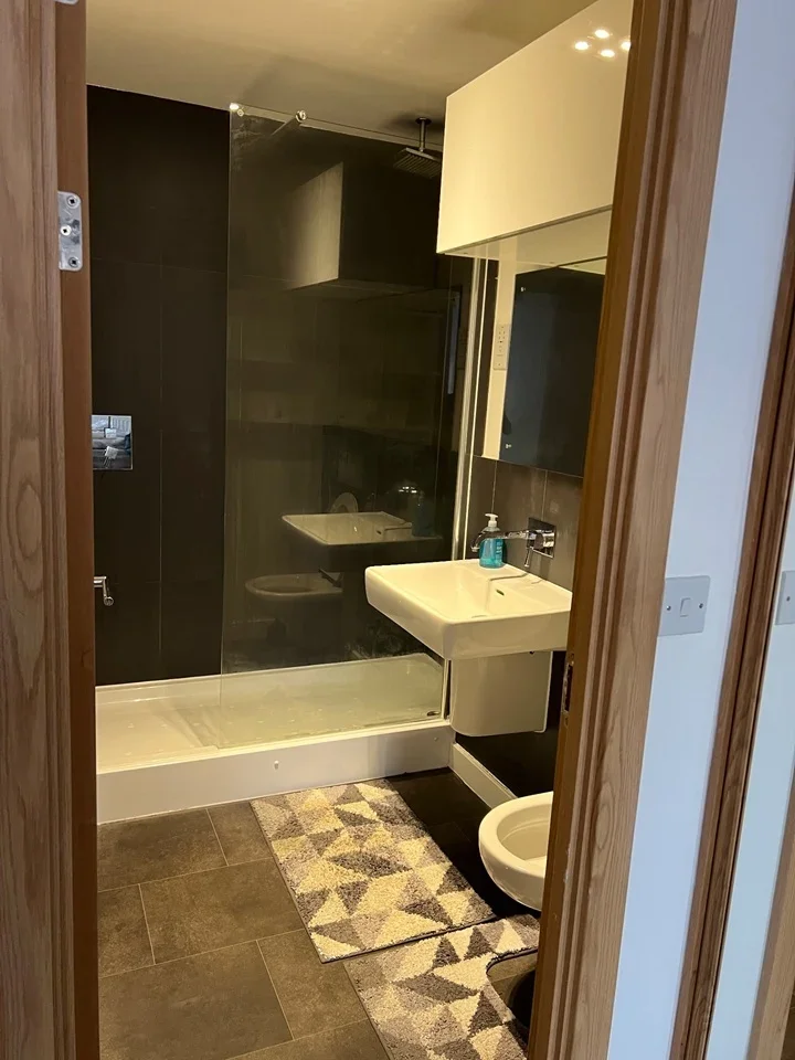 Room Saxton Close in Grays