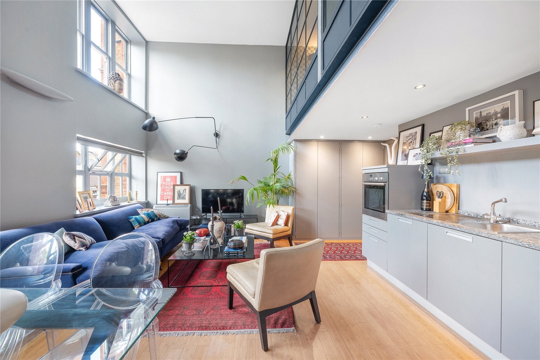 Flat Reed Place in Greater London