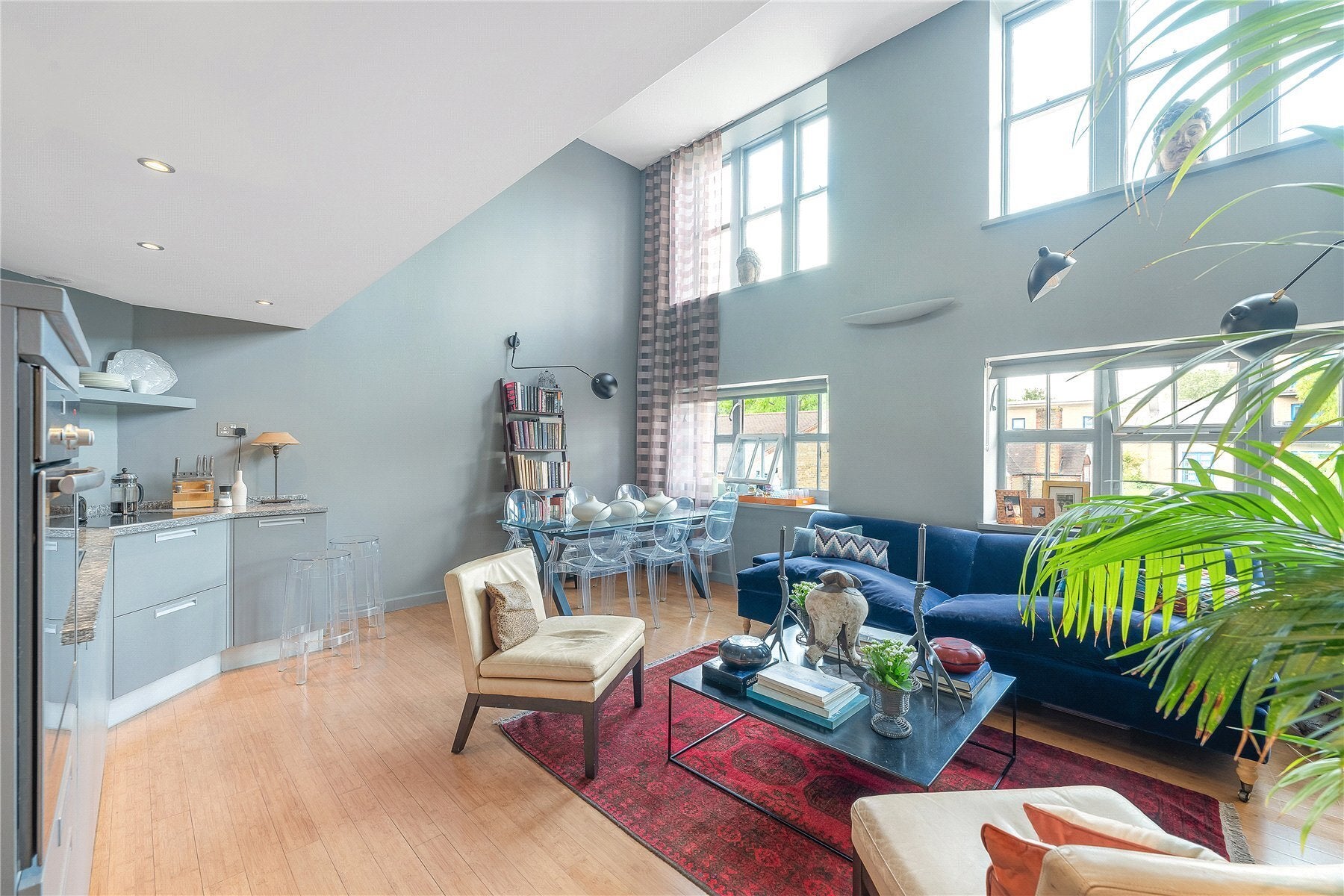 Flat Reed Place in Greater London