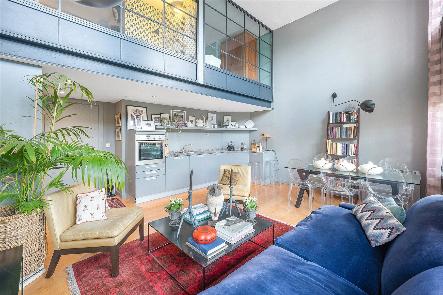 Flat Reed Place in Greater London