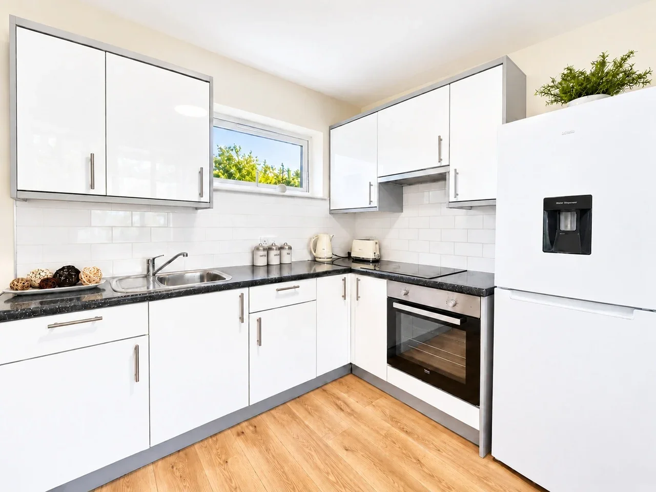 Flat Brunel Court in Greater London
