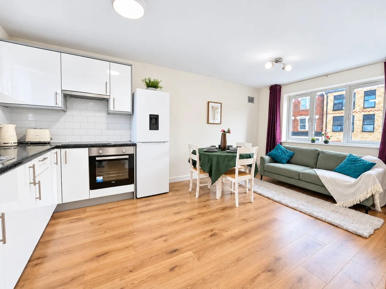Flat Brunel Court in Greater London