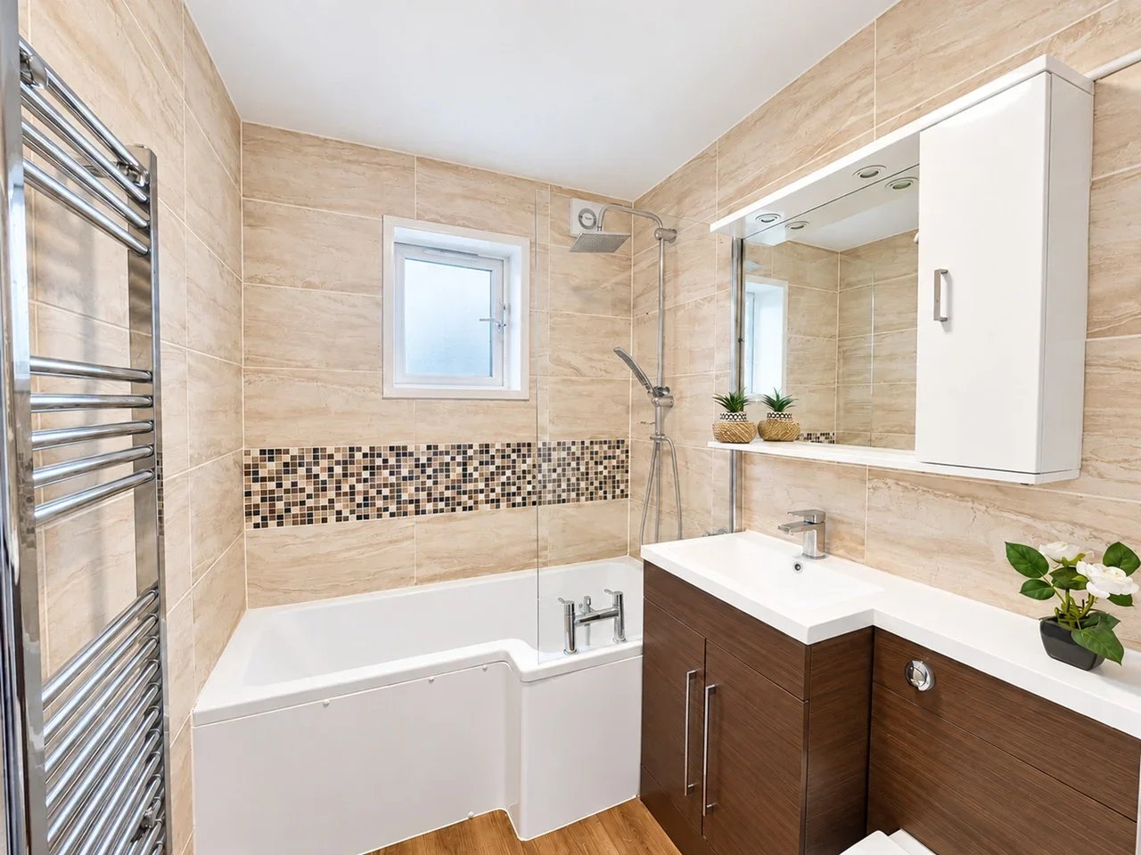 Flat Brunel Court in Greater London