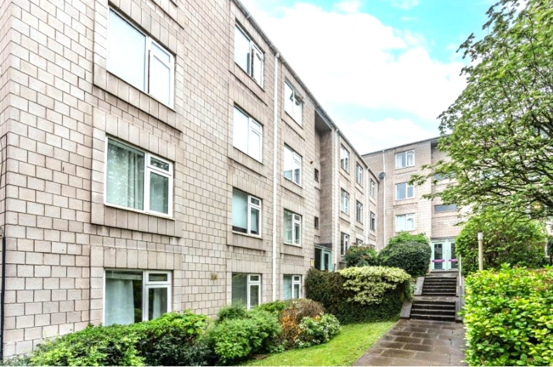 Flat Montague Hill South in Bristol