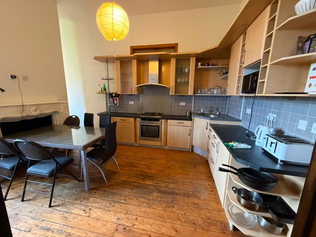 Room New Mart Road in City of Edinburgh