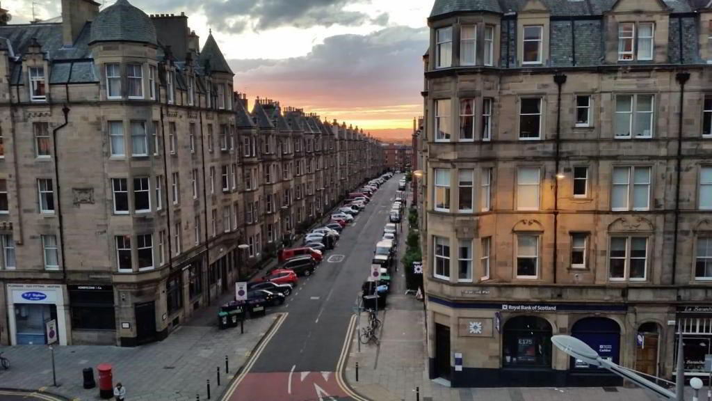 Room New Mart Road in City of Edinburgh
