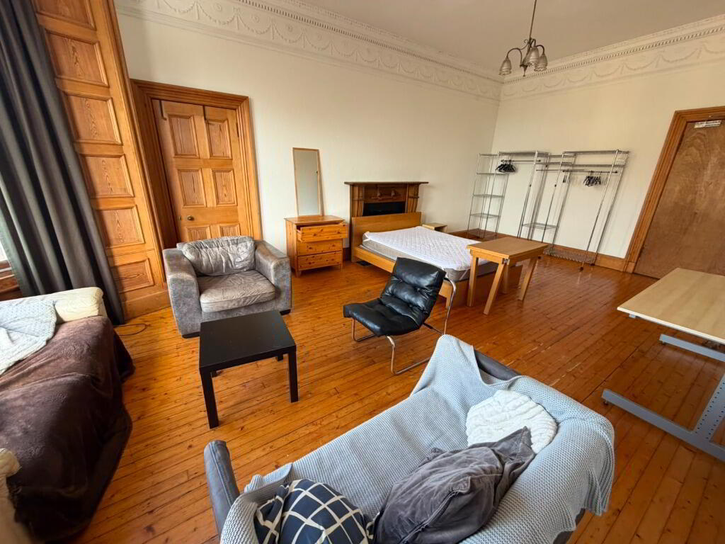 Room New Mart Road in City of Edinburgh