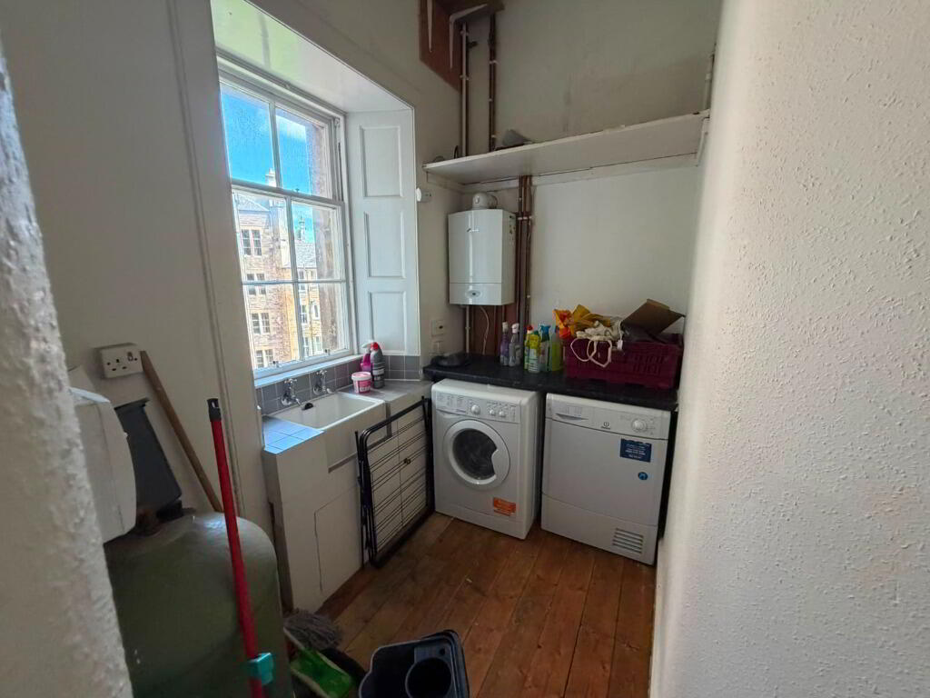Room New Mart Road in City of Edinburgh
