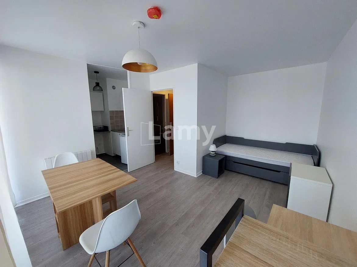 Flat Place des Trois Gares in Cergy