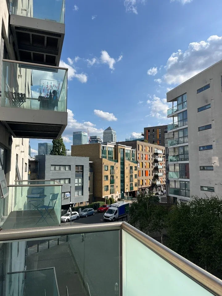 Flat Stainsby Road in Greater London