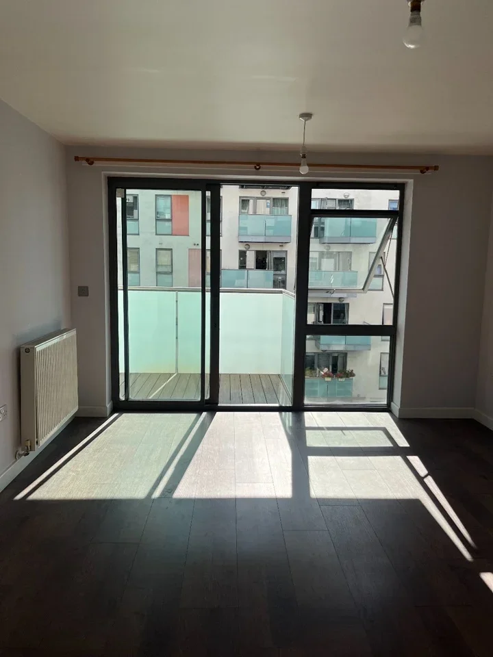 Flat Stainsby Road in Greater London