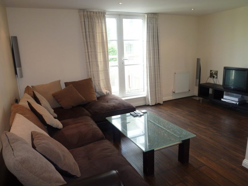 Room Watkin Road in Leicester