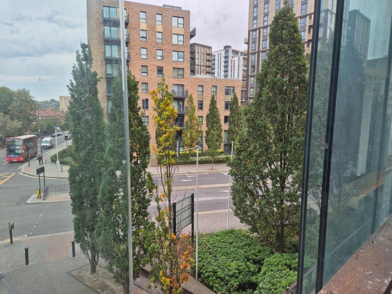 Room Empire Way in Greater London