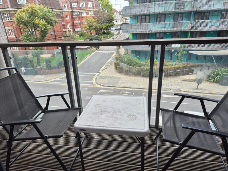 Room Empire Way in Greater London