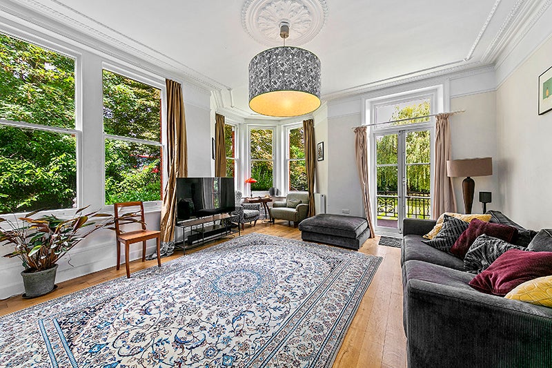 Flat Clevedon Road in Greater London