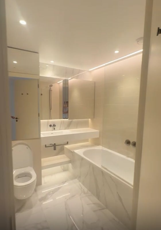 Room Fountain Park Way in Greater London