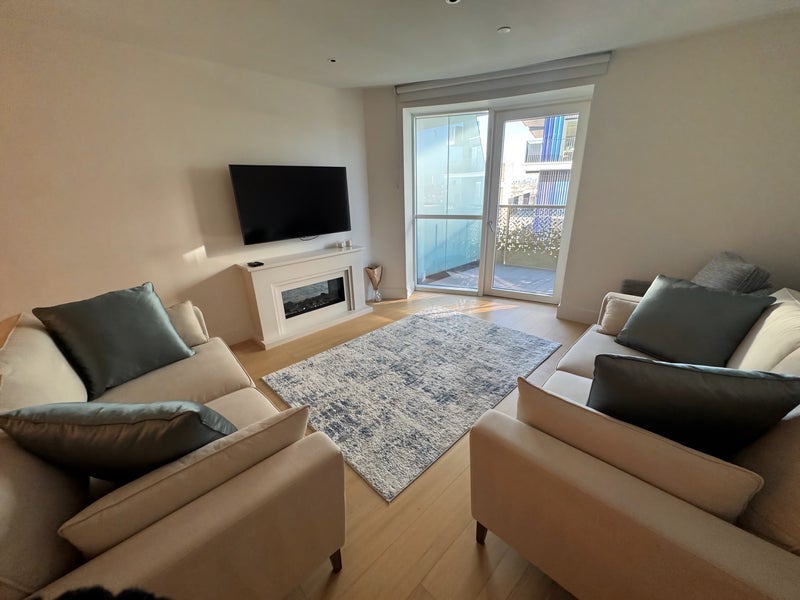Room Fountain Park Way in Greater London