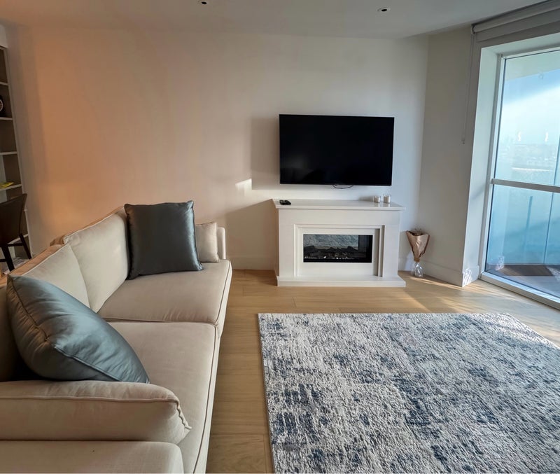 Room Fountain Park Way in Greater London