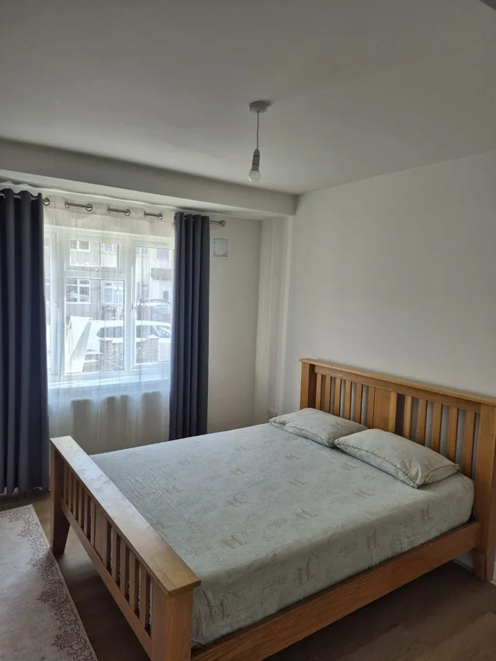 Flat Auriel Avenue in Greater London