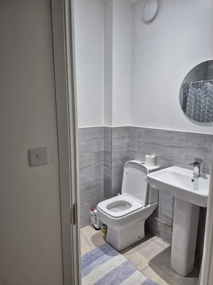 Flat Auriel Avenue in Greater London