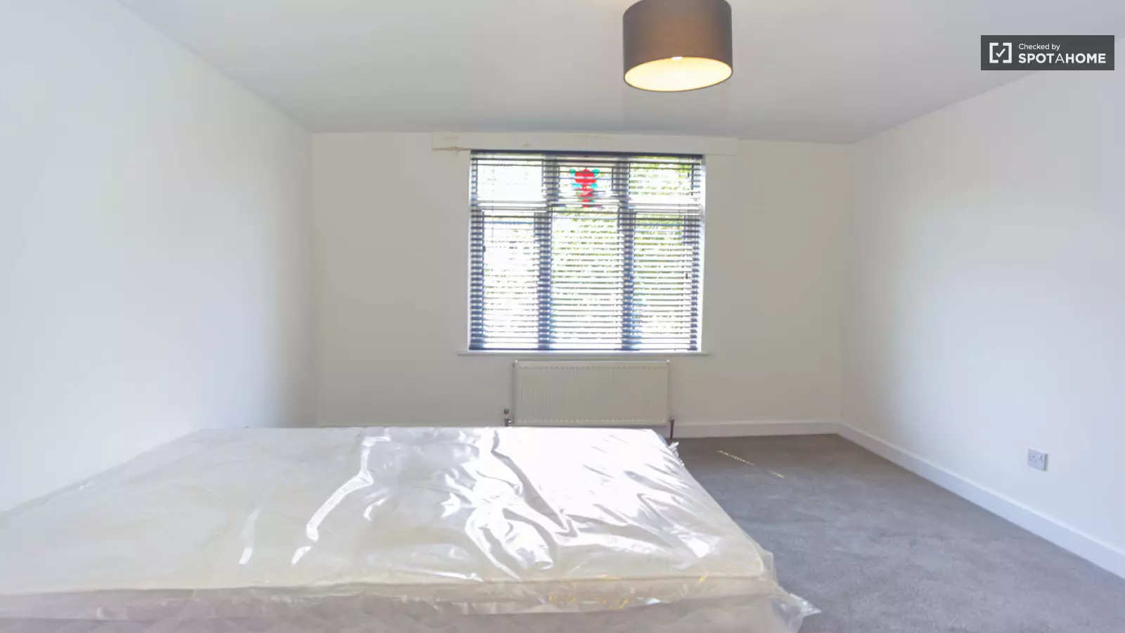 Flat Fawcett Close in Greater London
