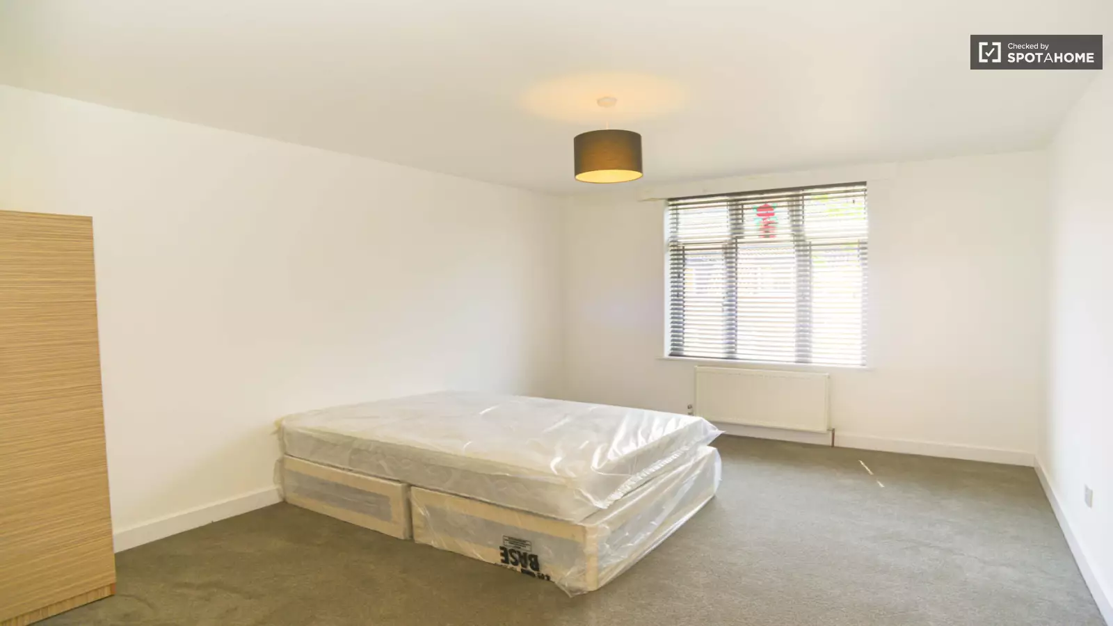 Flat Fawcett Close in Greater London