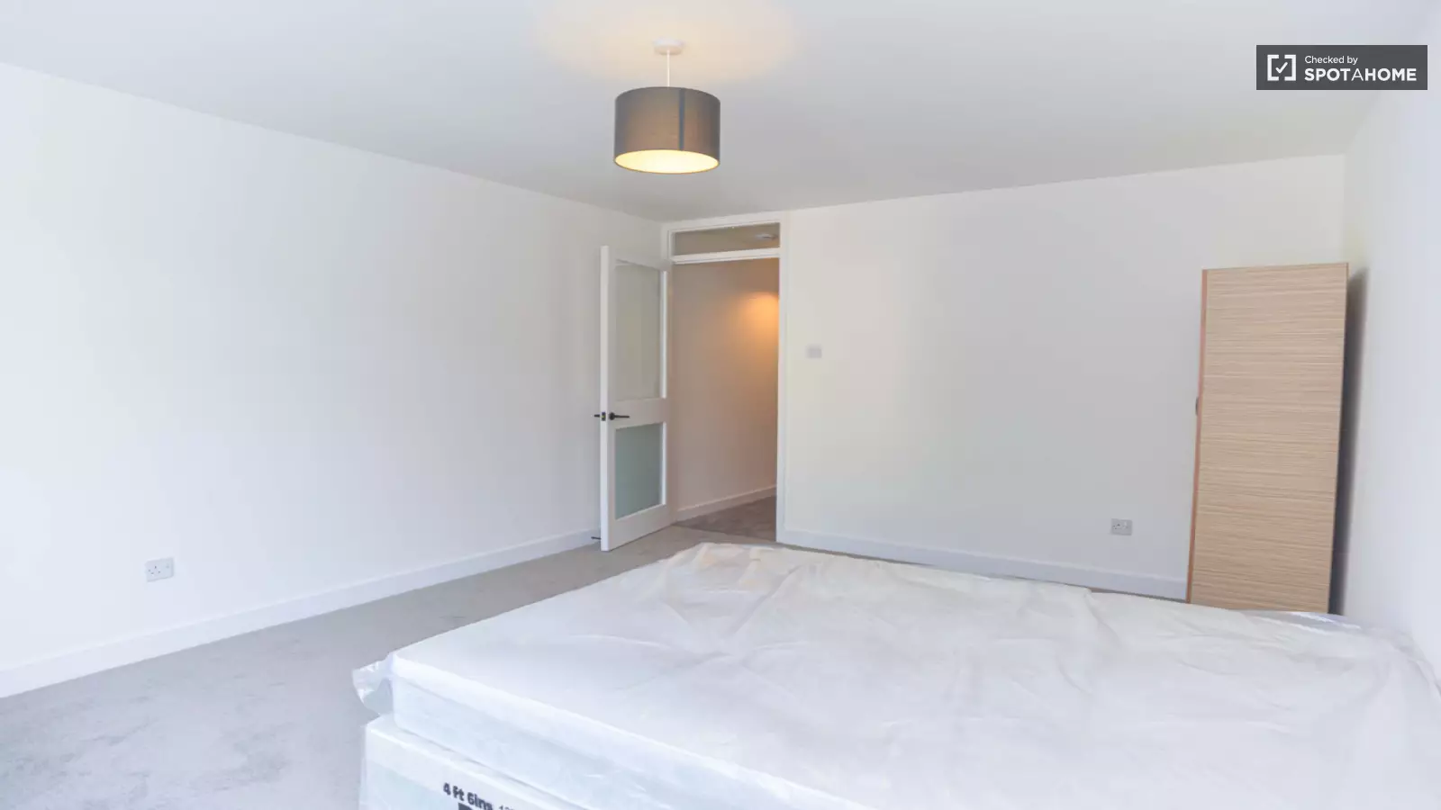 Flat Fawcett Close in Greater London