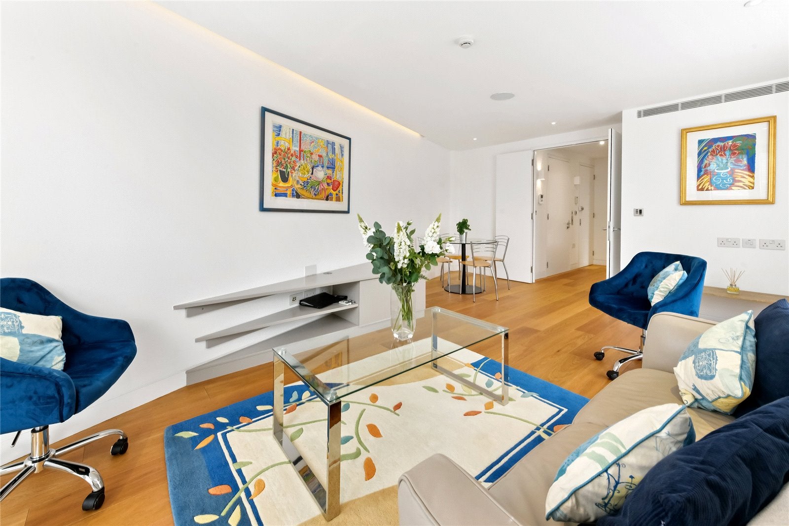 Flat Chandos Place in City of Westminster