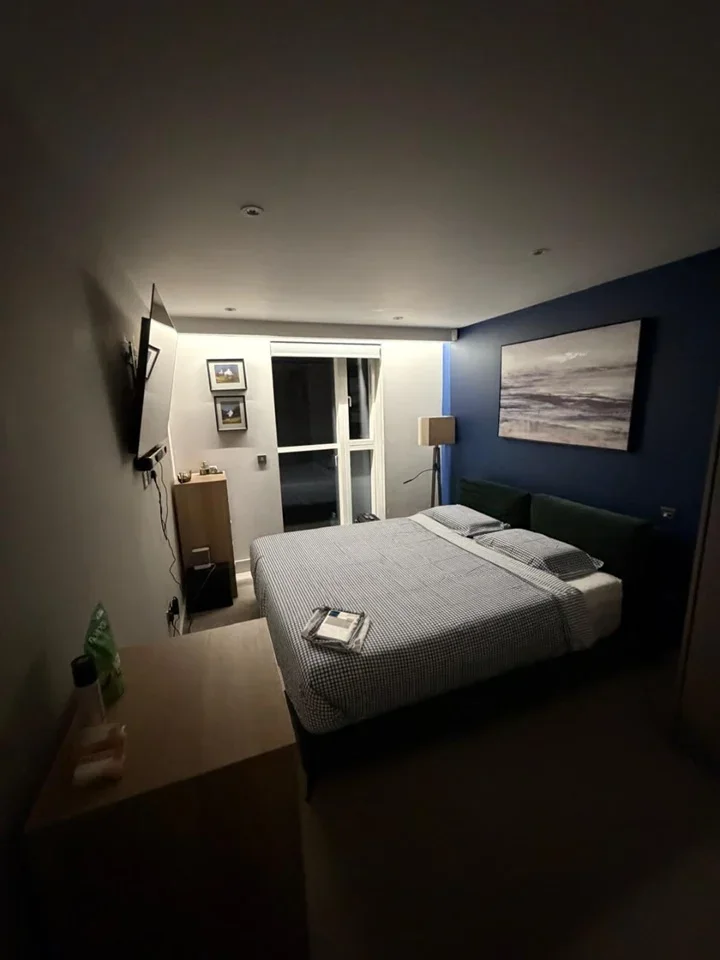 Flat Hillbrow Road in Greater London