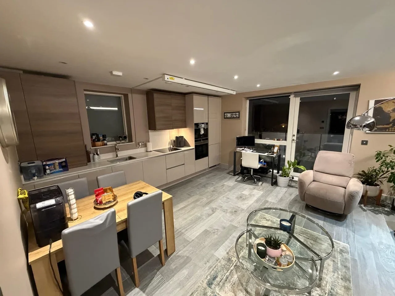 Flat Hillbrow Road in Greater London