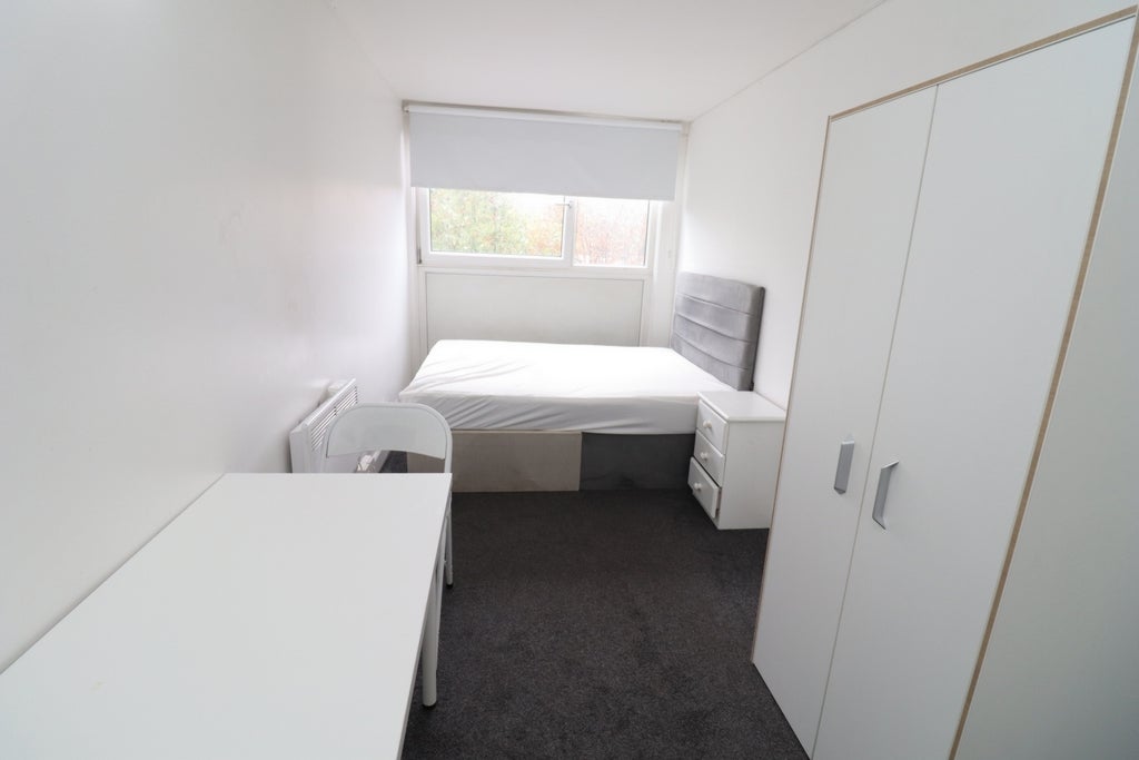 Room Globe Road in Greater London