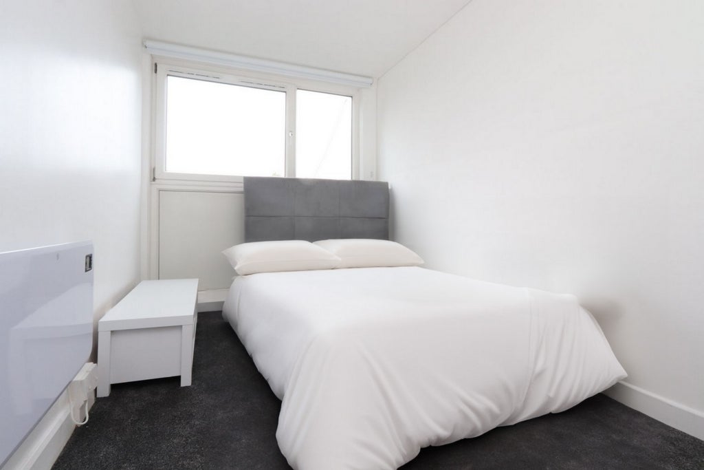 Room Globe Road in Greater London