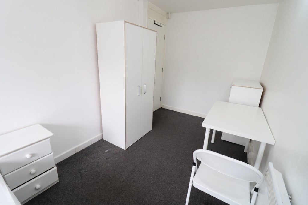 Room Globe Road in Greater London