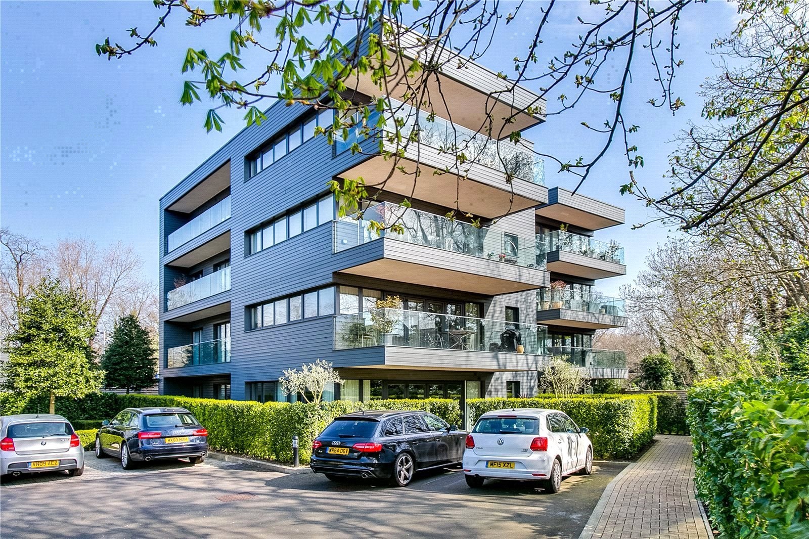House Halcyon Close in Greater London