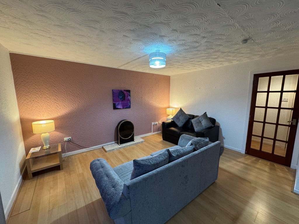 Flat Gilmour Place in Glasgow
